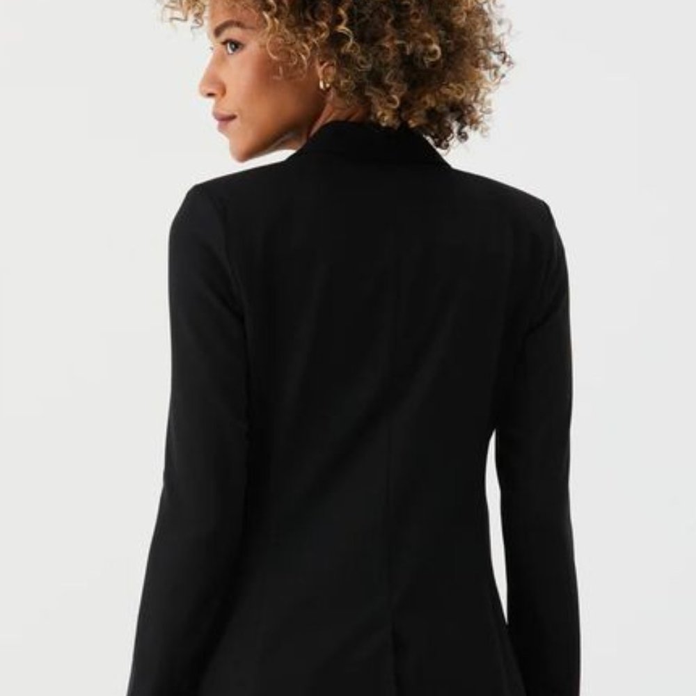 RAFAELLA LADIES BLACK (2) BUTTON LUX BLAZER (INDONESIA) - Picture 4 of 17